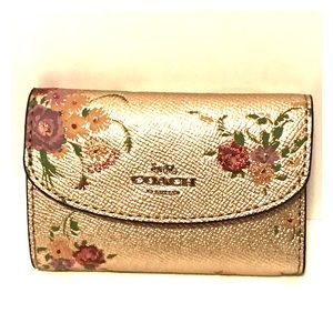 COACH Key Wallet. Platnum Gold w/ Floral Accents